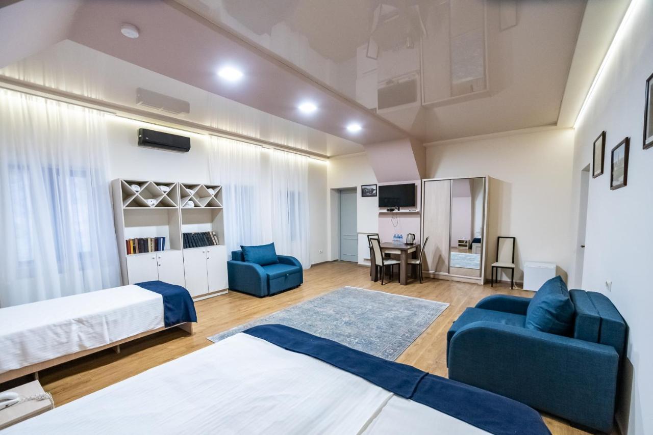Tiflis Hotel Bagian luar foto