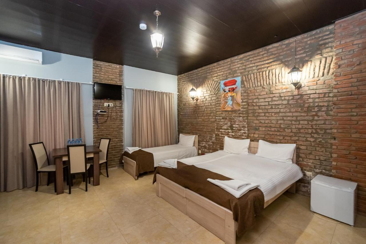 Tiflis Hotel Bagian luar foto