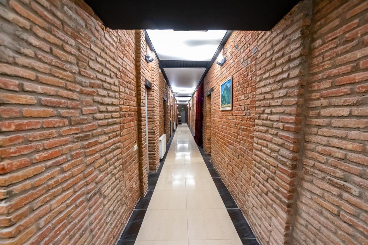 Tiflis Hotel Bagian luar foto
