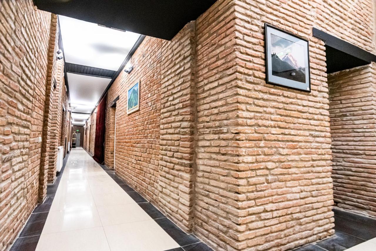 Tiflis Hotel Bagian luar foto
