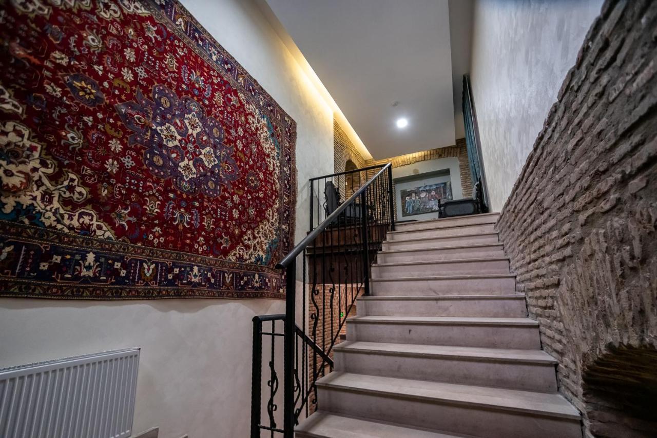 Tiflis Hotel Bagian luar foto