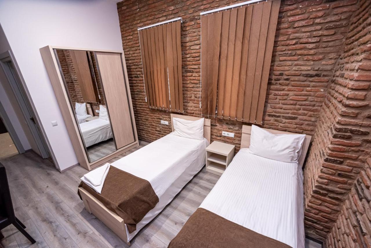 Tiflis Hotel Bagian luar foto
