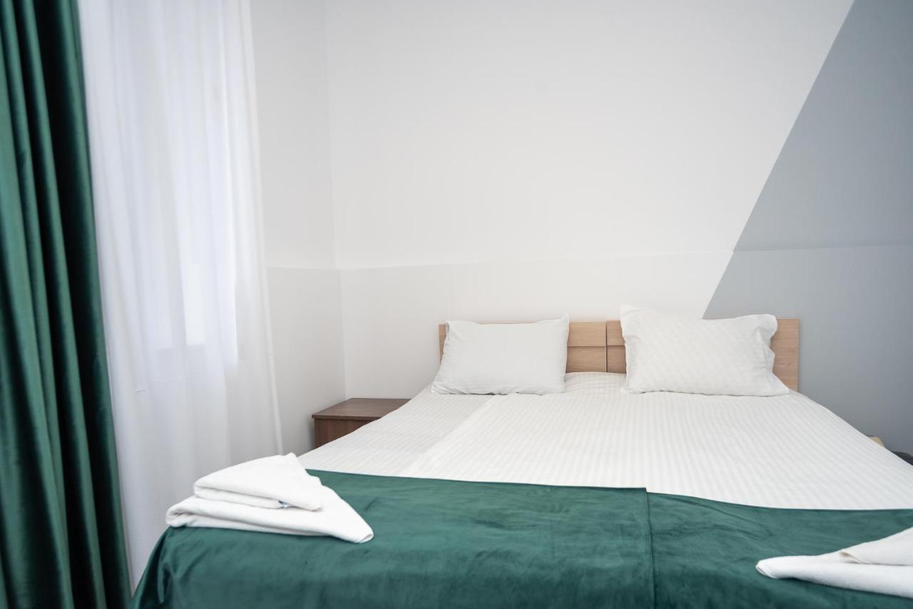 Tiflis Hotel Bagian luar foto