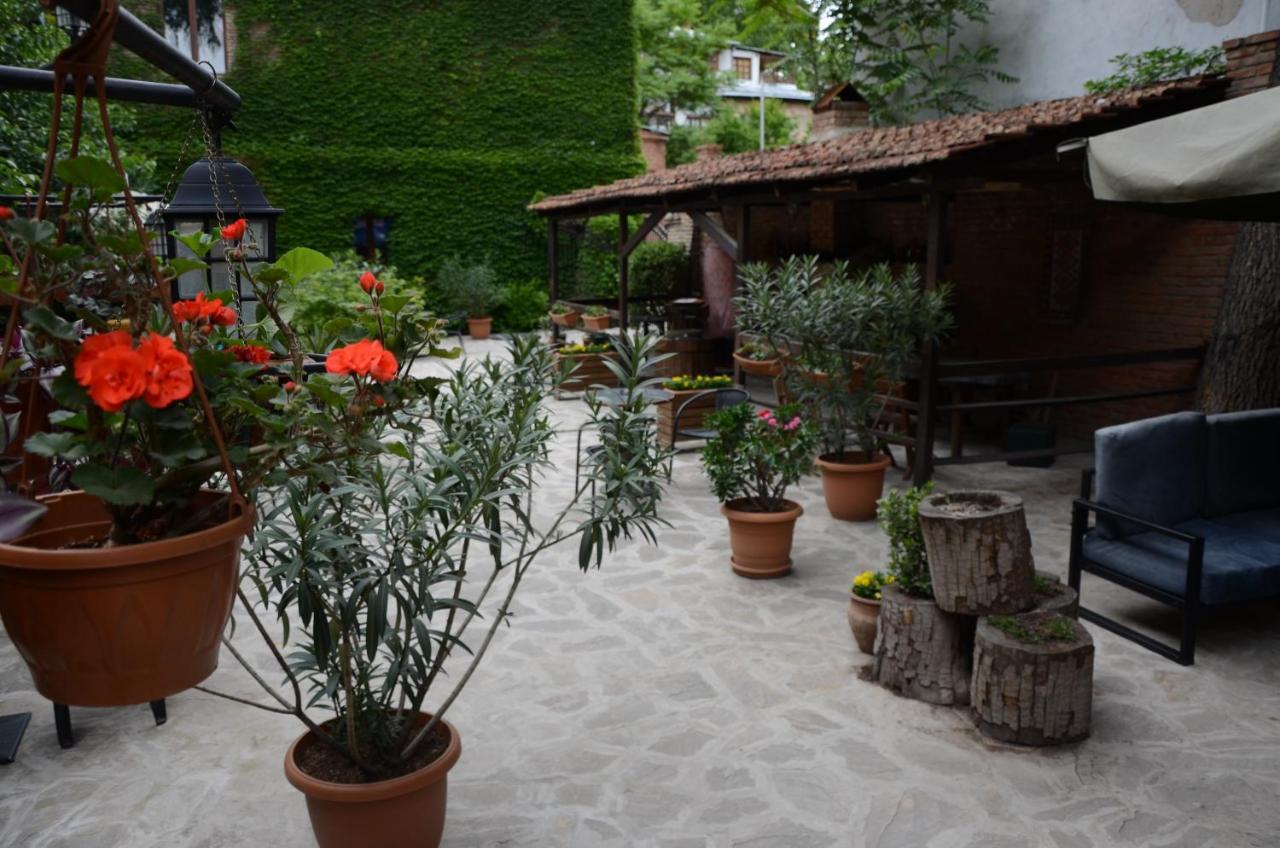 Tiflis Hotel Bagian luar foto