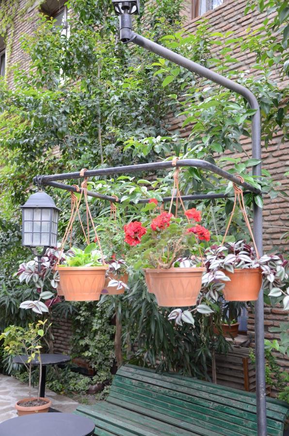 Tiflis Hotel Bagian luar foto