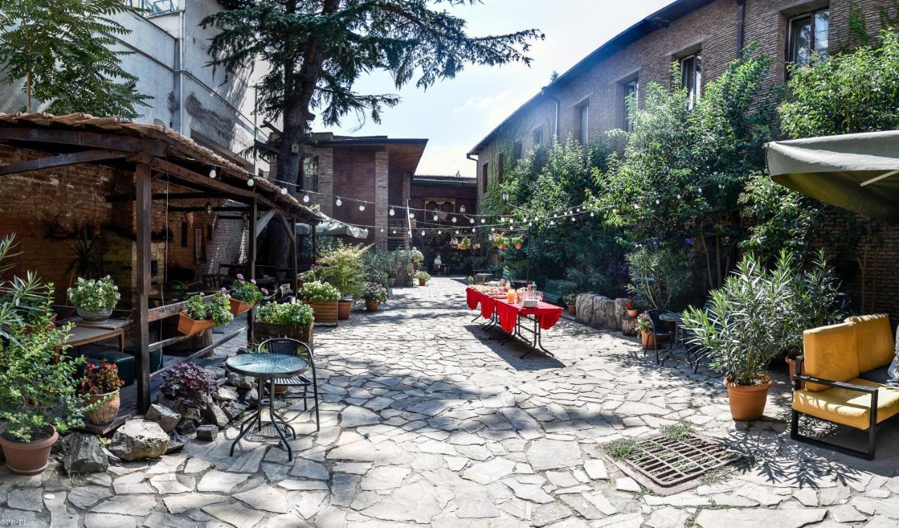 Tiflis Hotel Bagian luar foto