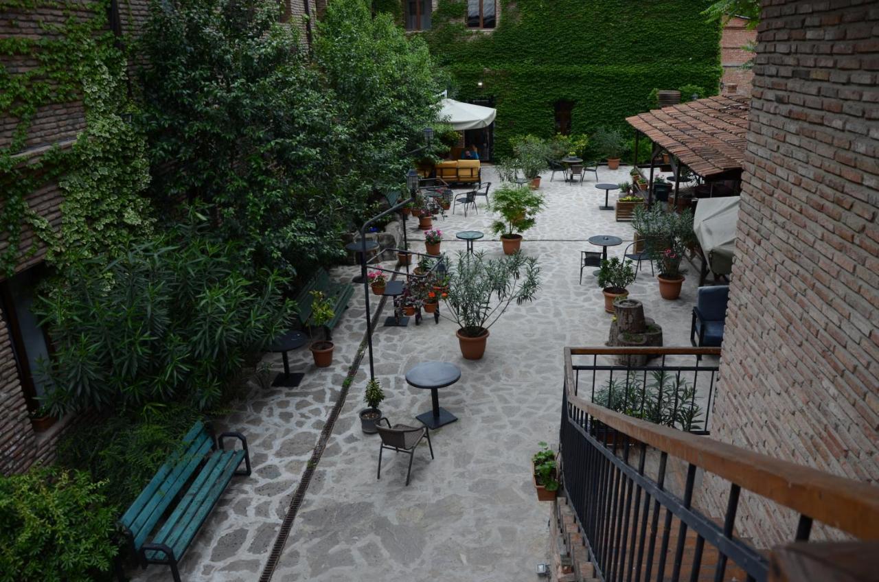 Tiflis Hotel Bagian luar foto