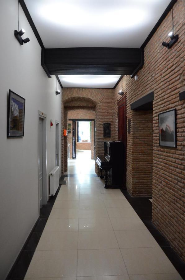 Tiflis Hotel Bagian luar foto
