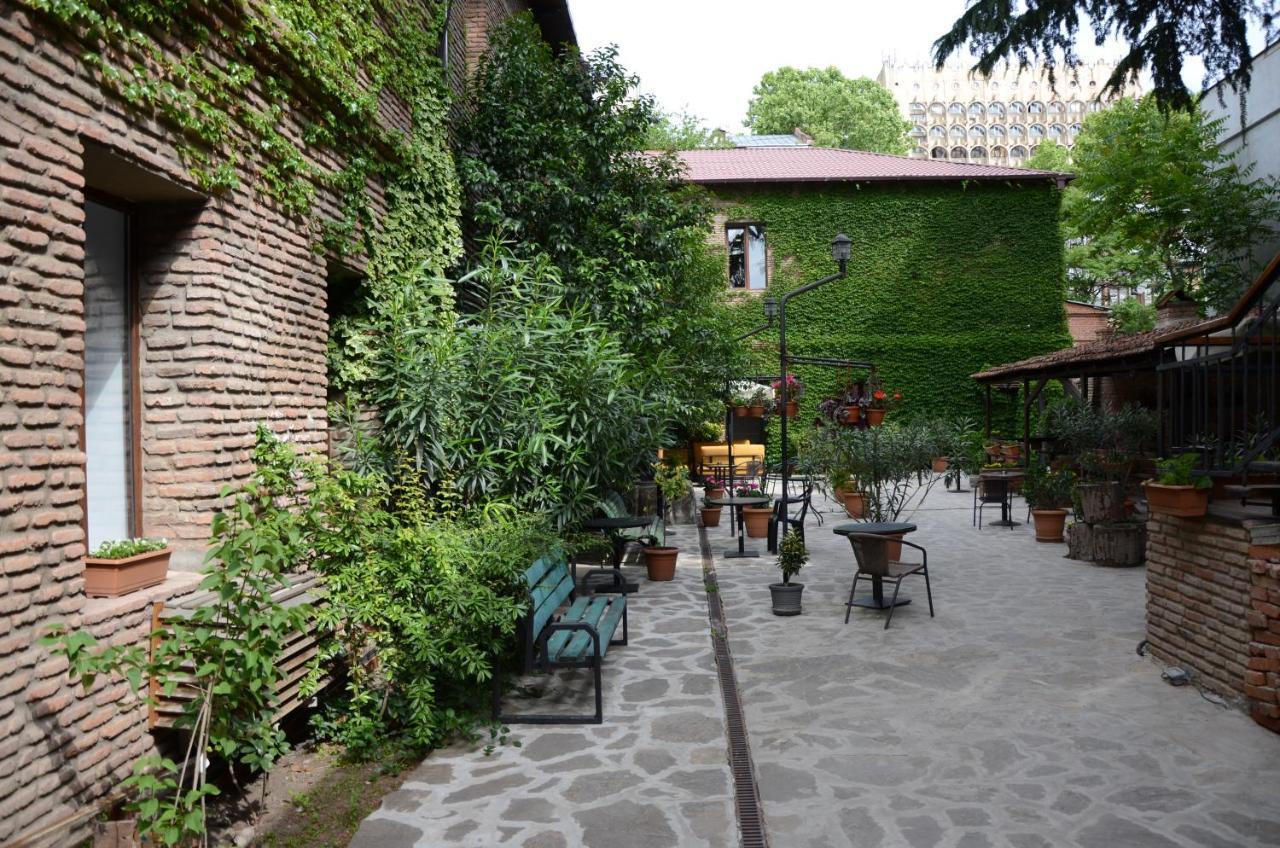 Tiflis Hotel Bagian luar foto