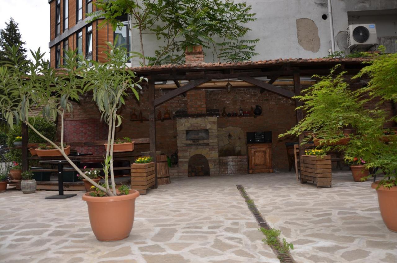Tiflis Hotel Bagian luar foto